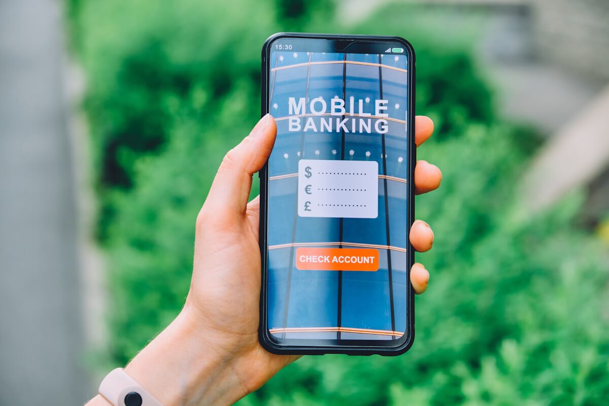 mobile banking iPhone apps